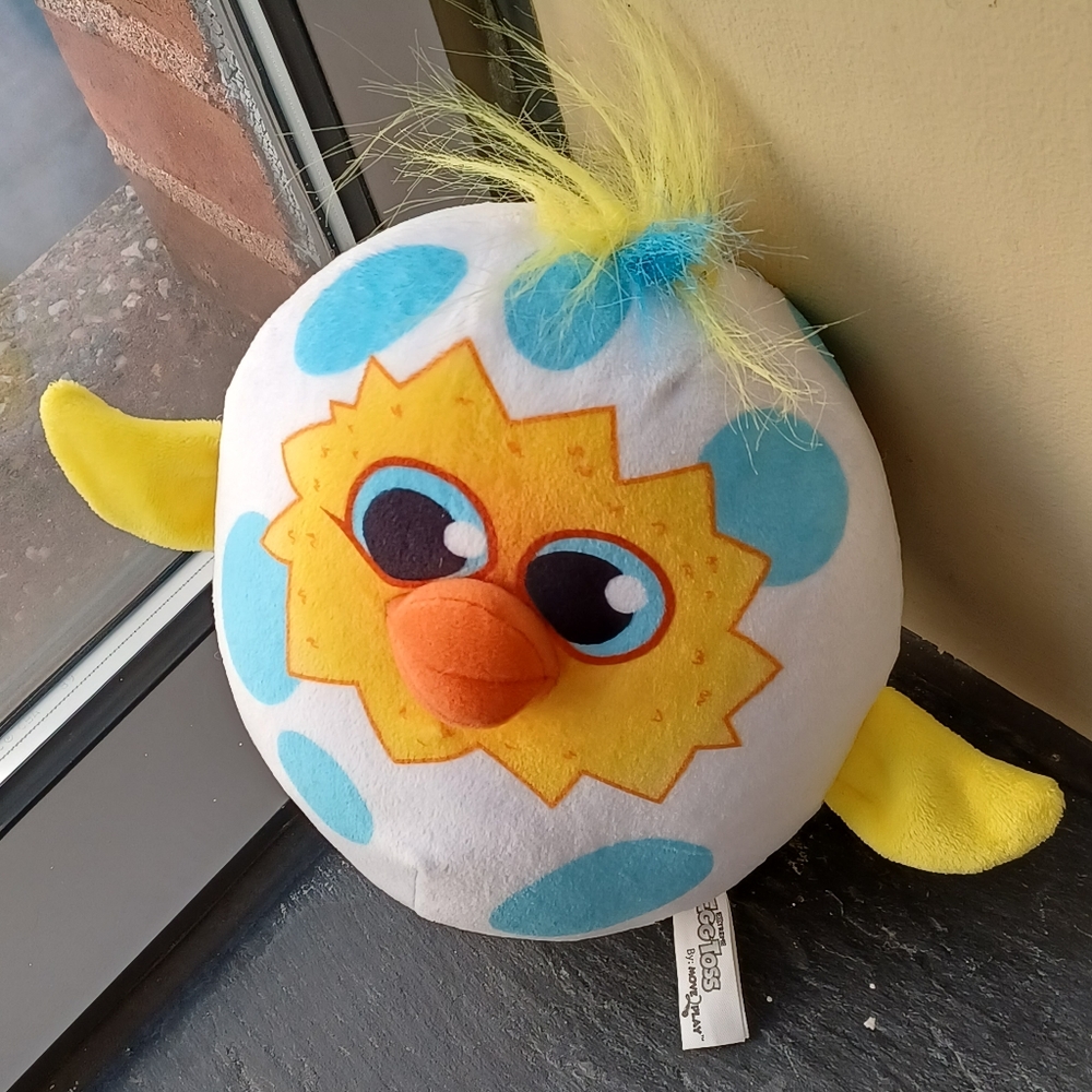 โMove Play Extreme Egg Toss Plush egg chicken - Picture 3 of 15
